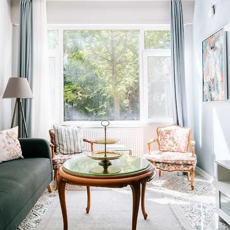 Peaceful Flat W Garden View Balcony In Kadikoy איסטמבול