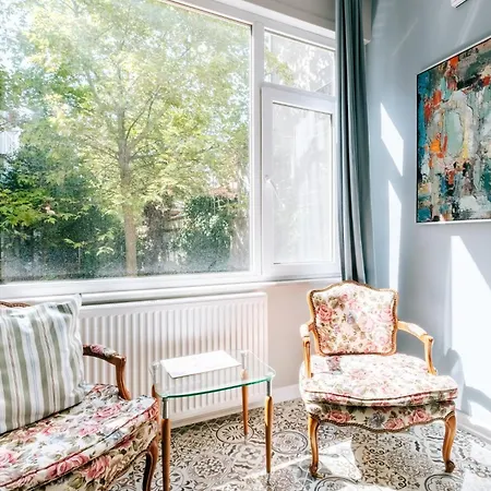 Peaceful Flat W Garden View Balcony In Kadikoy דירה איסטמבול